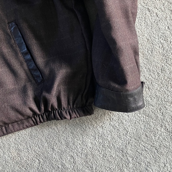 Men's Sleek Black Leather Bomber Jacket - Picture 11 of 13